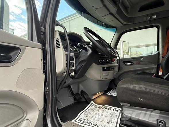 Peterbilt 567 牵引车