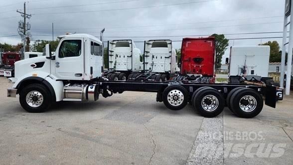 Peterbilt 567 平板车
