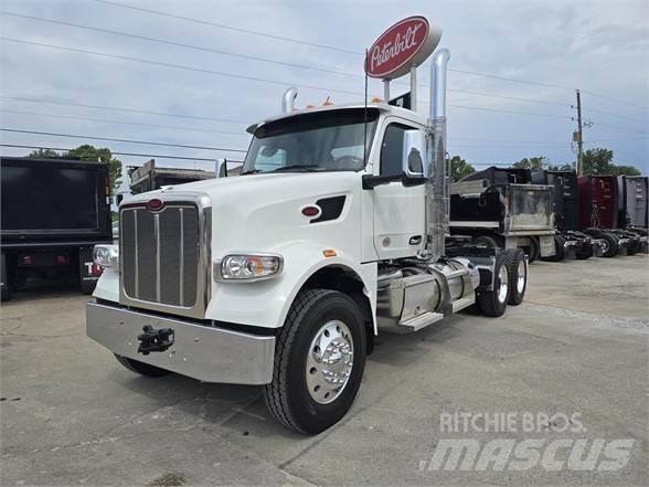Peterbilt 567 牵引车