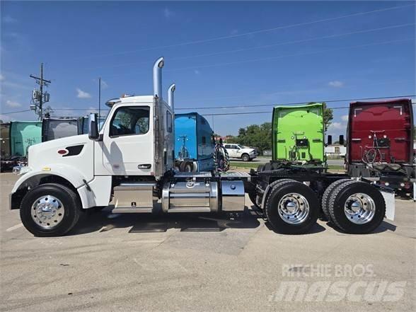 Peterbilt 567 牵引车