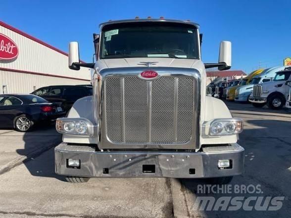 Peterbilt 567 平板车