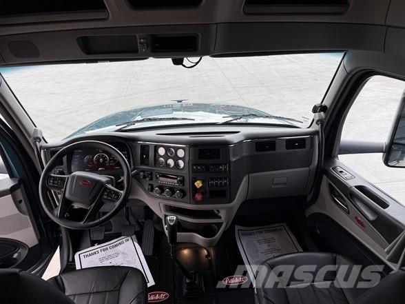 Peterbilt 567 牵引车