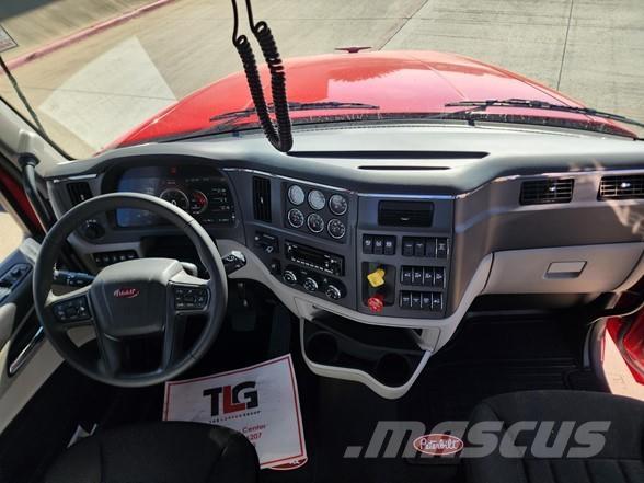 Peterbilt 567 牵引车