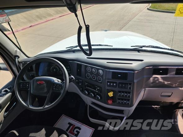 Peterbilt 567 牵引车