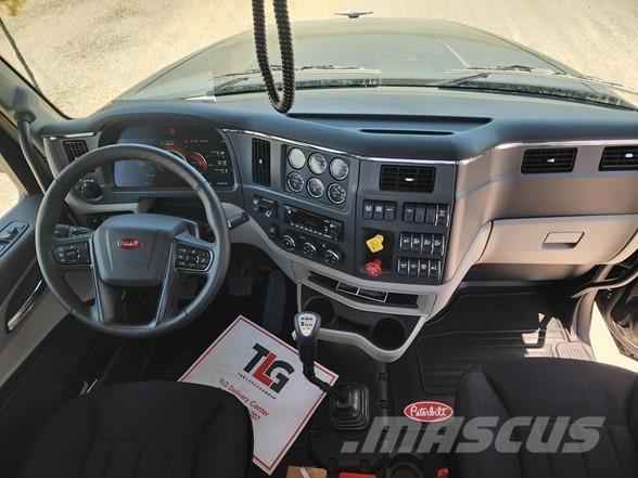 Peterbilt 567 牵引车