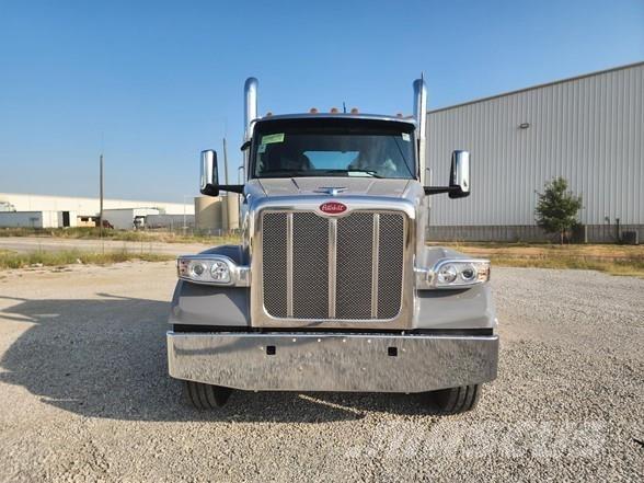 Peterbilt 567 牵引车
