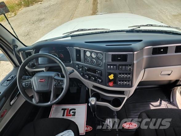 Peterbilt 567 牵引车