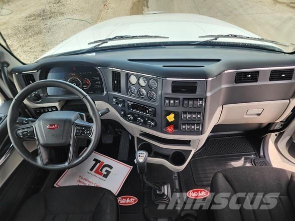 Peterbilt 567 牵引车