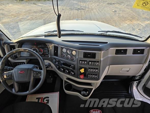 Peterbilt 567 牵引车