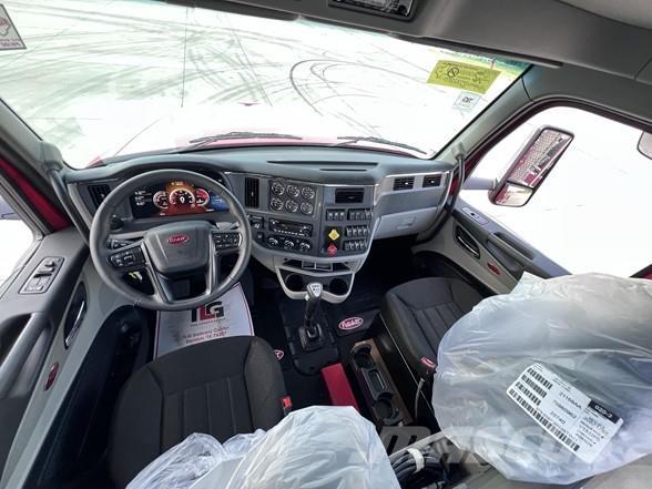 Peterbilt 567 牵引车