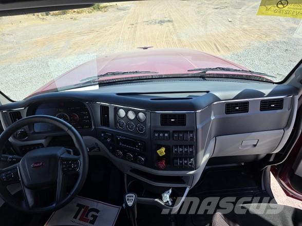 Peterbilt 567 牵引车