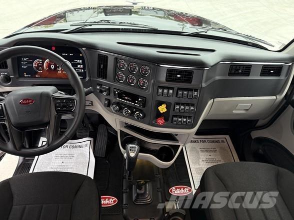 Peterbilt 567 牵引车