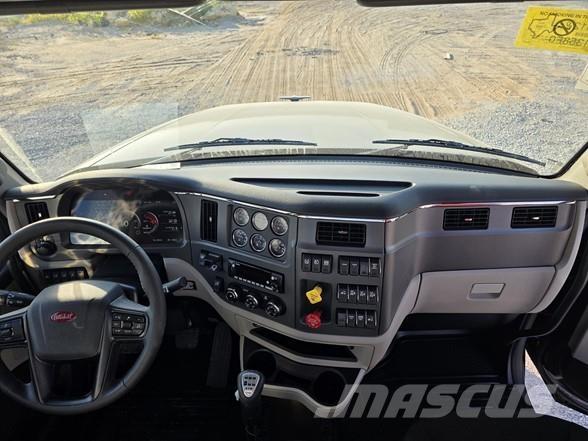 Peterbilt 567 牵引车