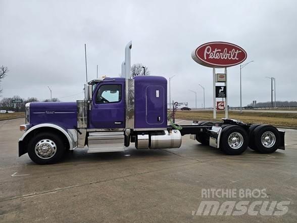 Peterbilt 589 牵引车
