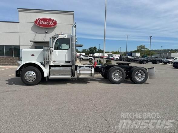 Peterbilt 589 牵引车