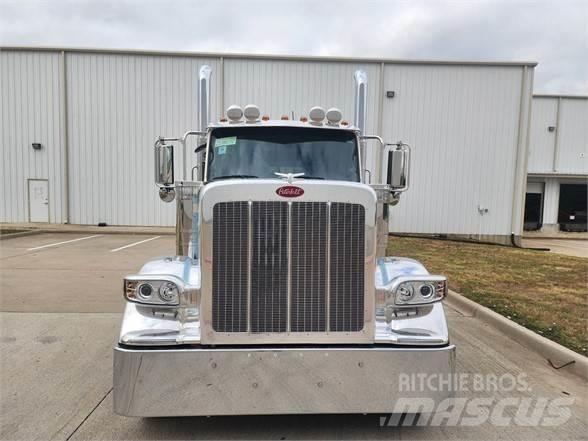 Peterbilt 589 牵引车