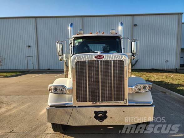 Peterbilt 589 牵引车