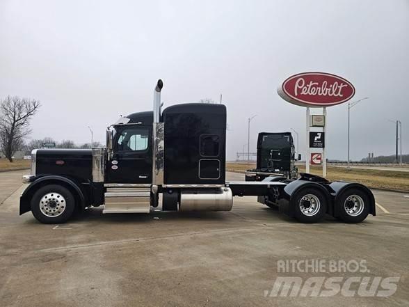 Peterbilt 589 牵引车