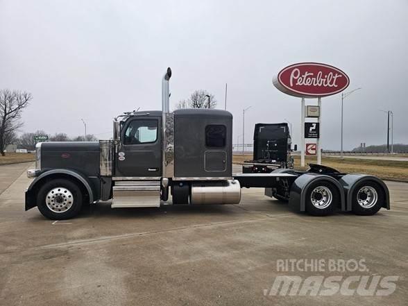 Peterbilt 589 牵引车