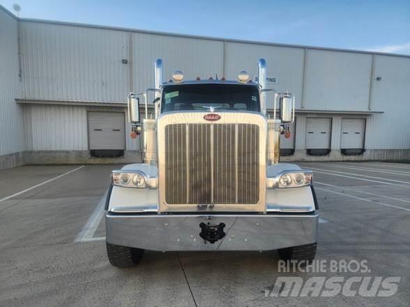 Peterbilt 589 牵引车