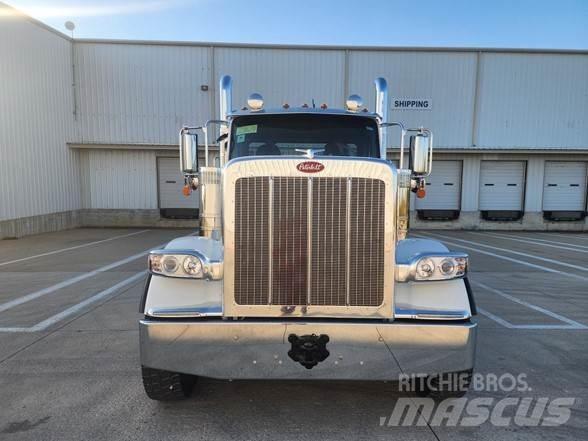 Peterbilt 589 牵引车