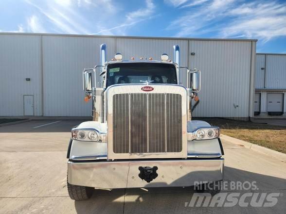 Peterbilt 589 牵引车