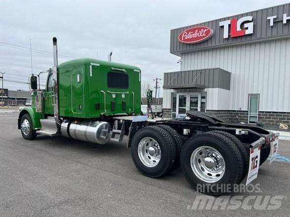Peterbilt 589 牵引车