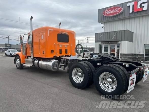 Peterbilt 589 牵引车