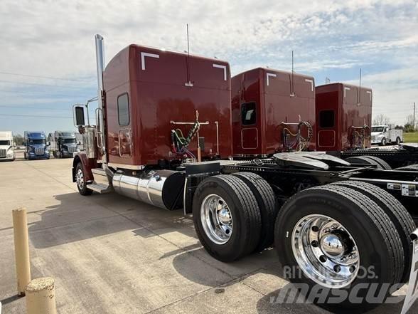 Peterbilt 589 牵引车
