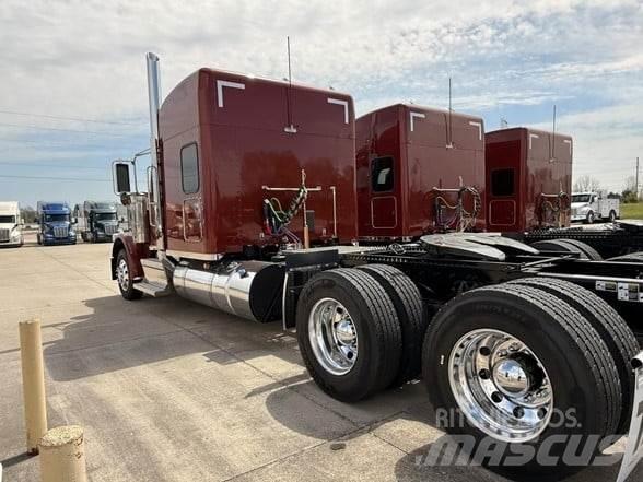 Peterbilt 589 牵引车