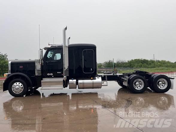 Peterbilt 589 牵引车