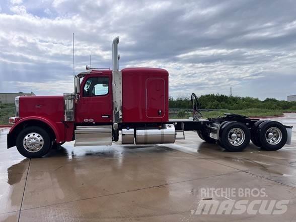 Peterbilt 589 牵引车