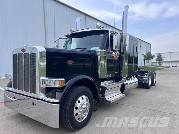 Peterbilt 589 牵引车