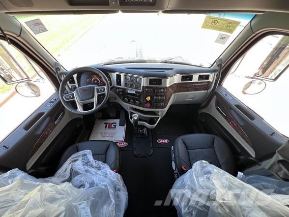 Peterbilt 589 牵引车