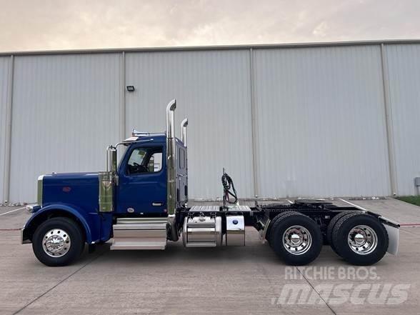 Peterbilt 589 牵引车