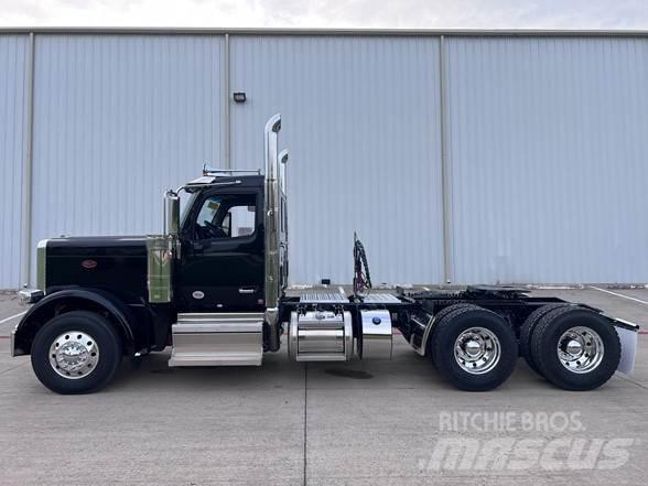 Peterbilt 589 牵引车