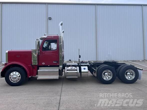 Peterbilt 589 牵引车