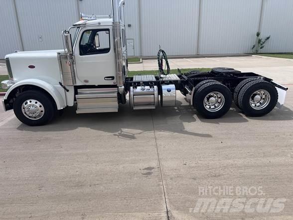 Peterbilt 589 牵引车