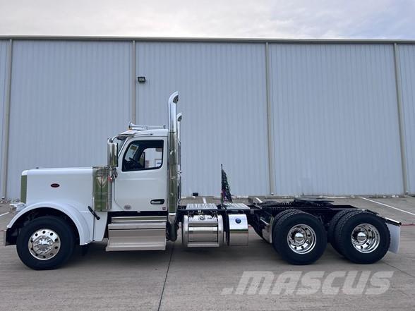 Peterbilt 589 牵引车