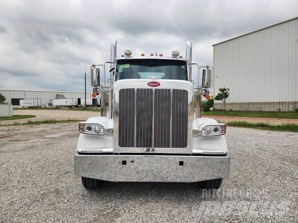 Peterbilt 589 牵引车