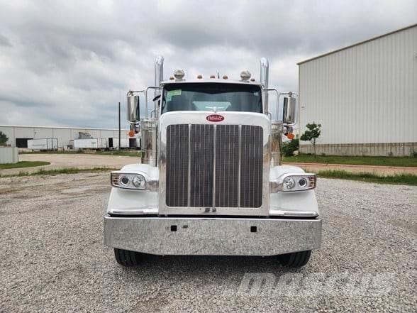 Peterbilt 589 牵引车