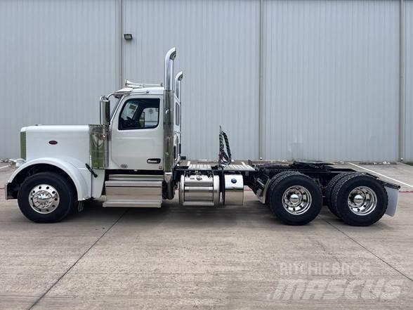 Peterbilt 589 牵引车