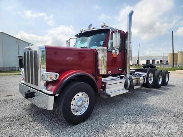 Peterbilt 589 牵引车