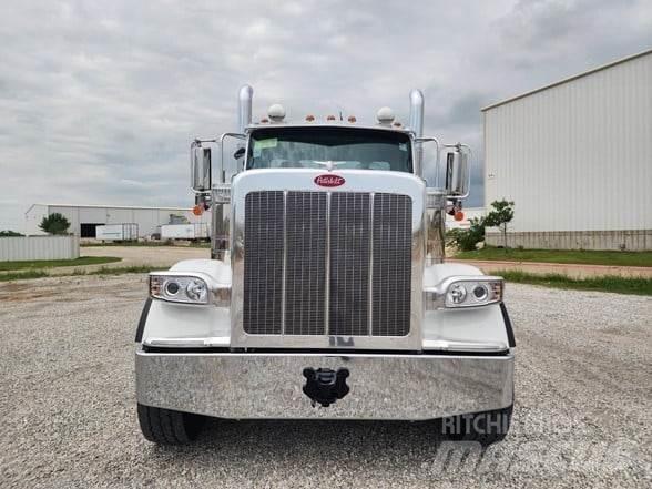 Peterbilt 589 牵引车