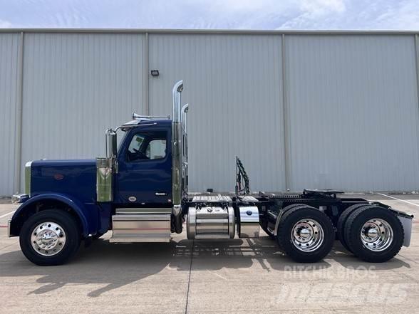 Peterbilt 589 牵引车