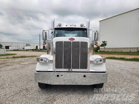 Peterbilt 589 牵引车