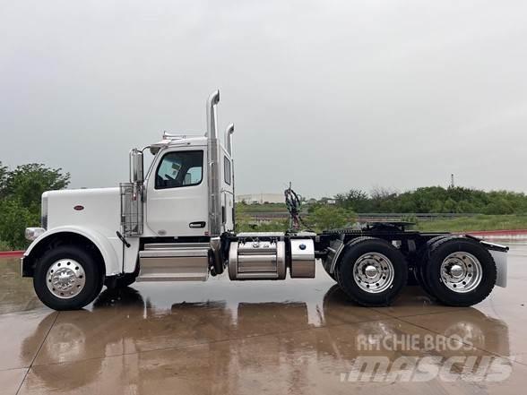 Peterbilt 589 牵引车
