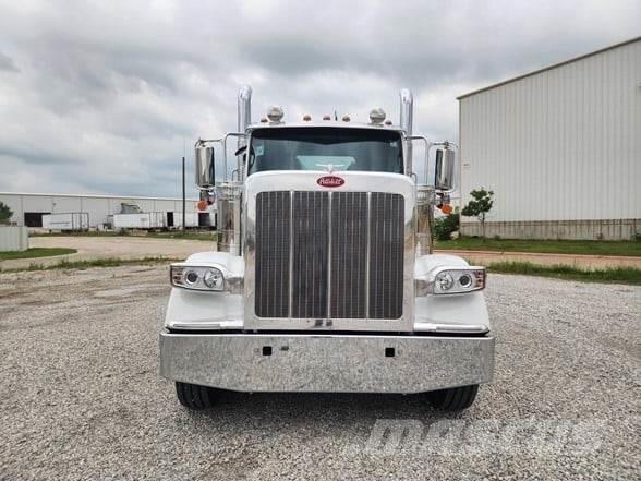 Peterbilt 589 牵引车
