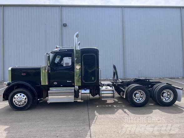 Peterbilt 589 牵引车