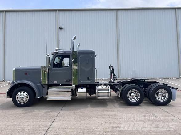 Peterbilt 589 牵引车